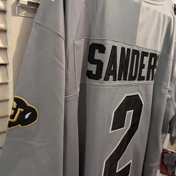 Nike Gray and Black Men's Jersey - Picture 4 of 7